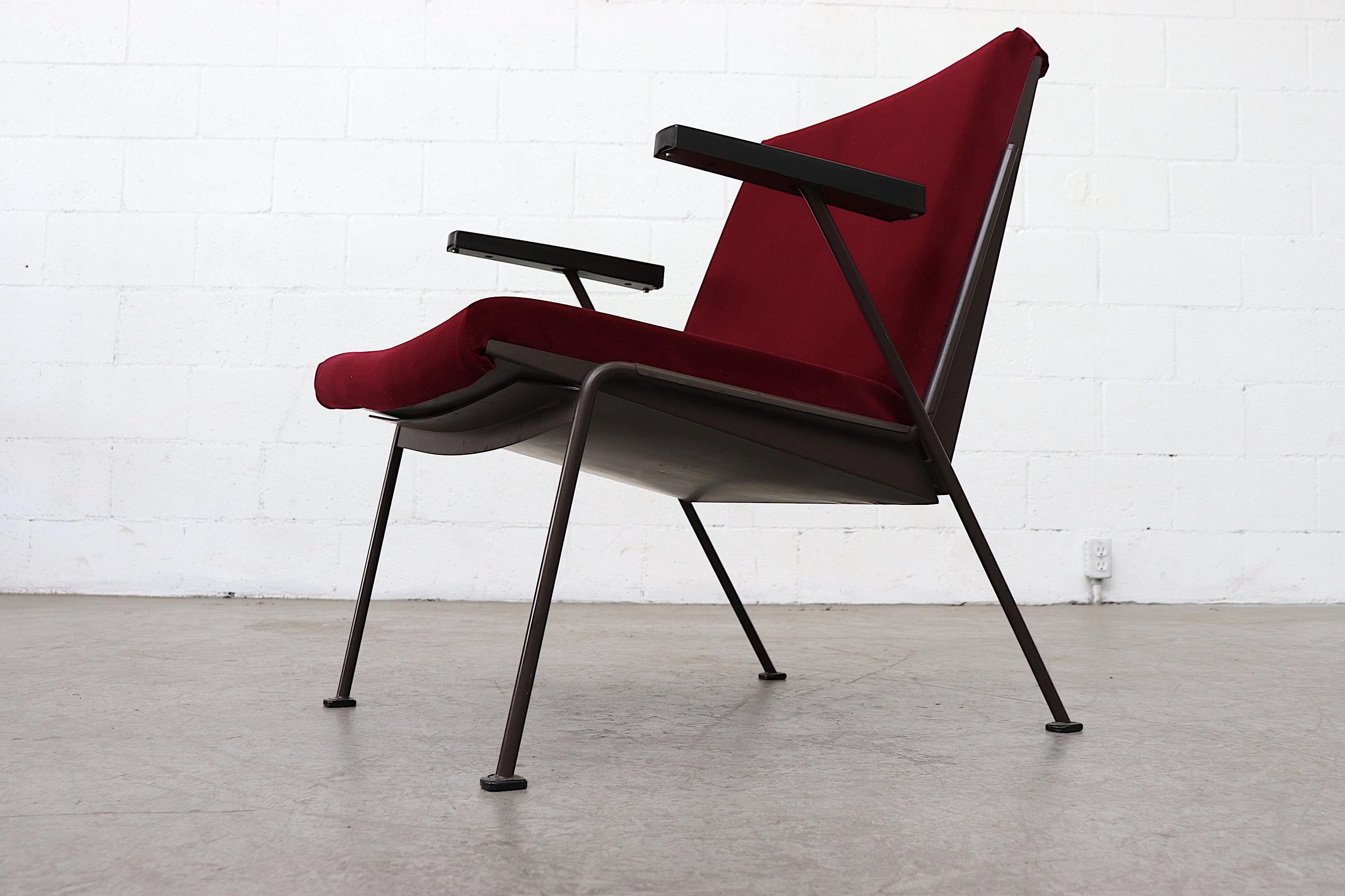 Ahrend de Cirkel Oase Lounge Chair by Wim Rietveld in Garnet Velvet In Good Condition In Los Angeles, CA