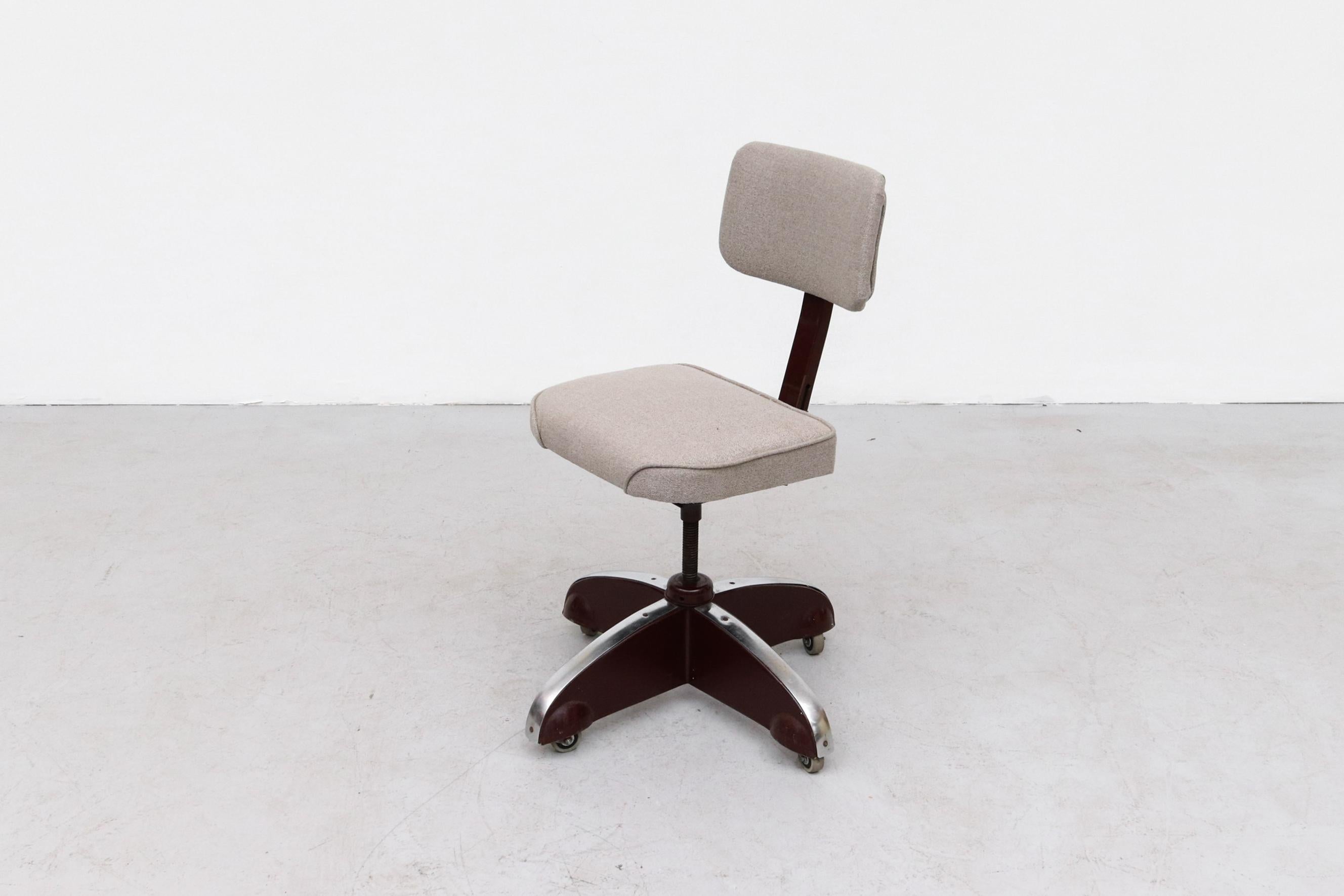 Mid-20th Century Ahrend De Cirkel Industrial Rolling Office Chair in Plum with Gray Upholstery For Sale