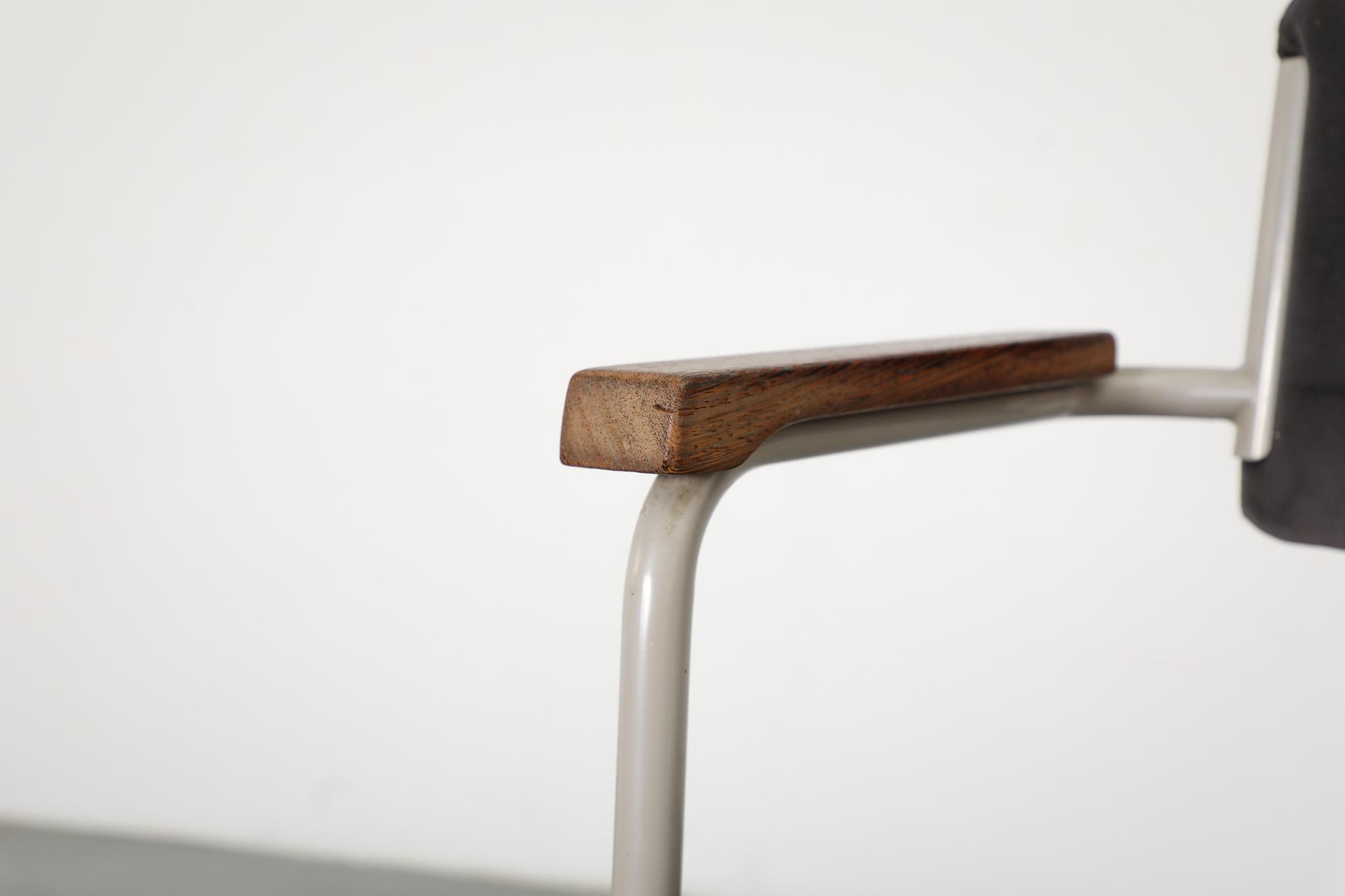 Ahrend de Cirkel Swivel Task Chair in Knoll Smoke 