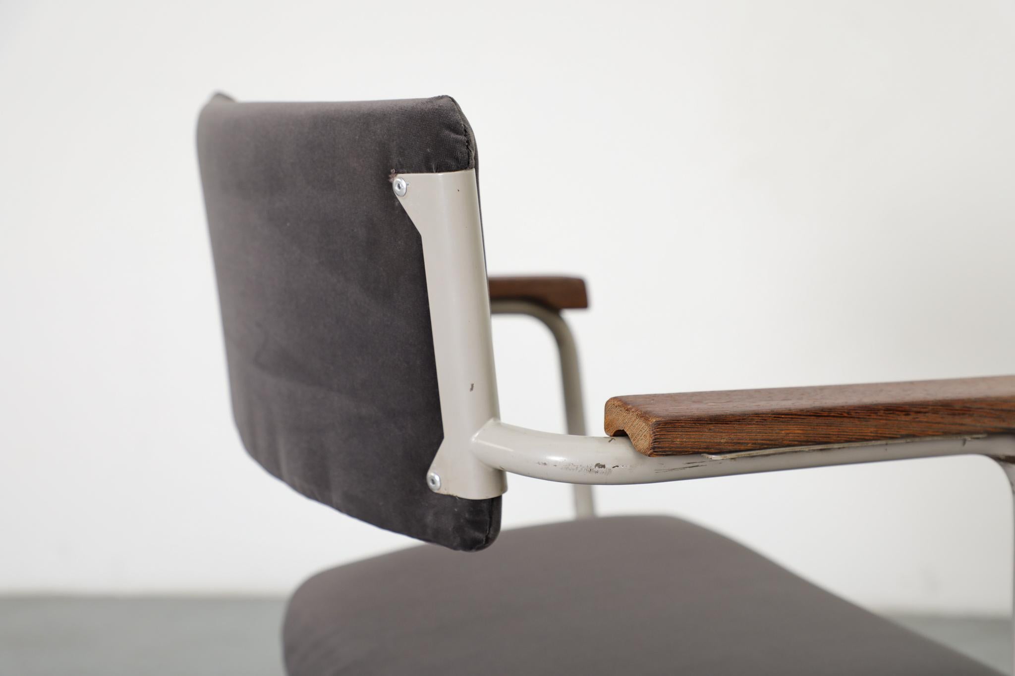 Ahrend de Cirkel Swivel Task Chair in Knoll Smoke 