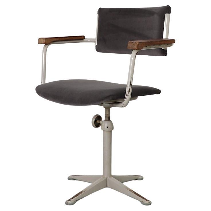 Ahrend de Cirkel Swivel Task Chair in Knoll Smoke "Oh Lala" Upholstery For Sale