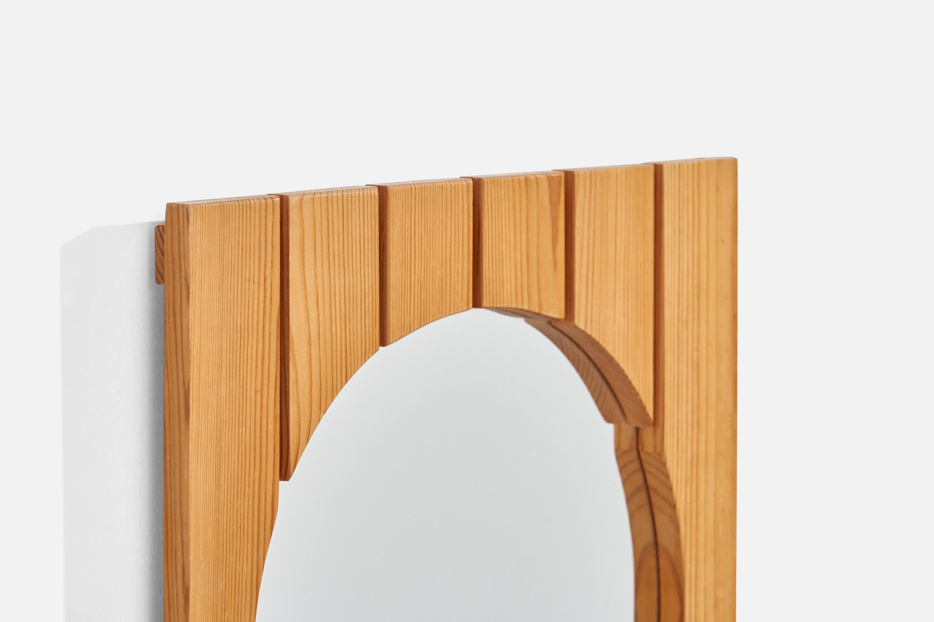 Suédois Miroir mural Ahrnbergs, pin massif, verre de miroir, Suède, 1970 en vente