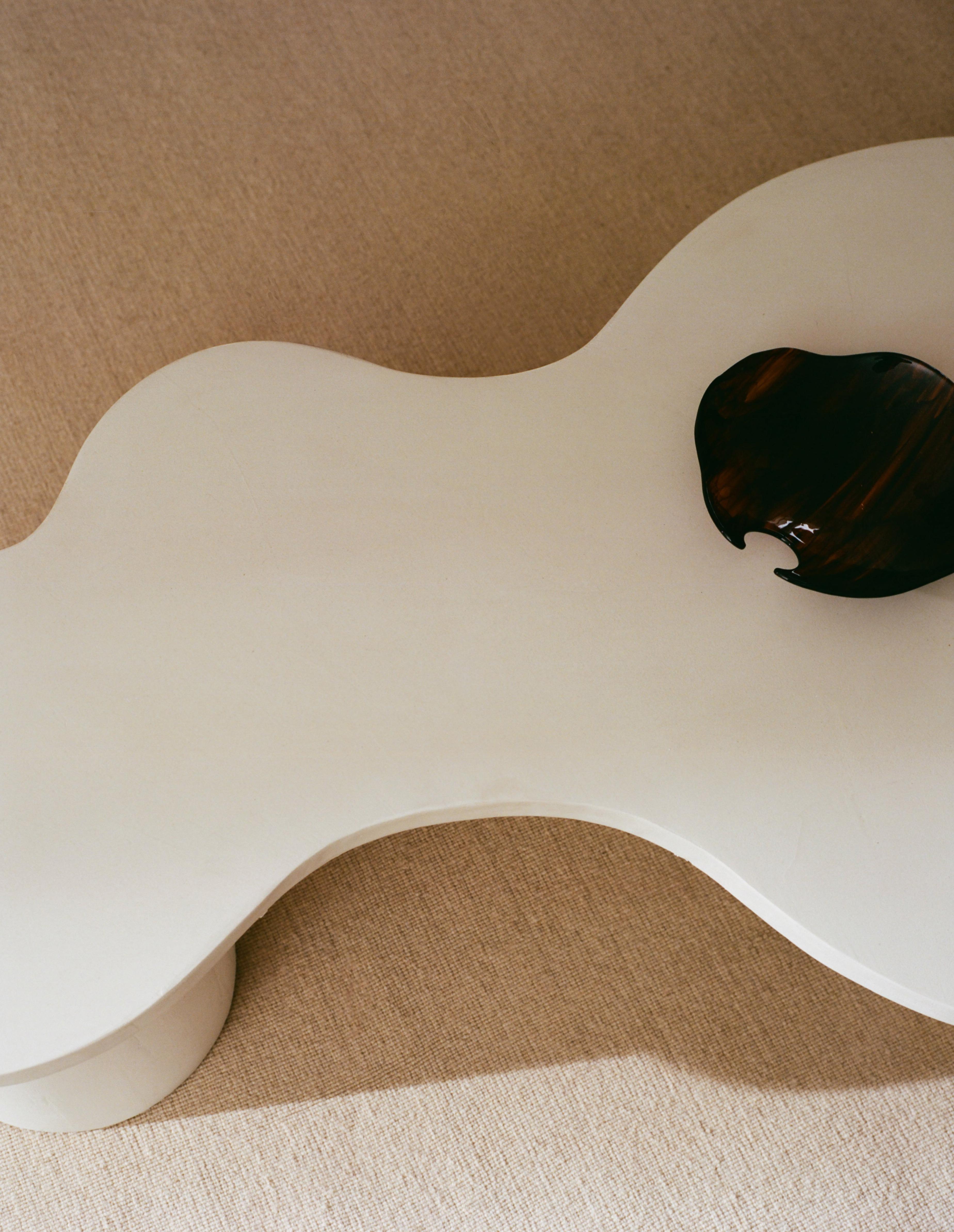 Ciment Table basse en microciment Ahumado par Marlot Baus en vente