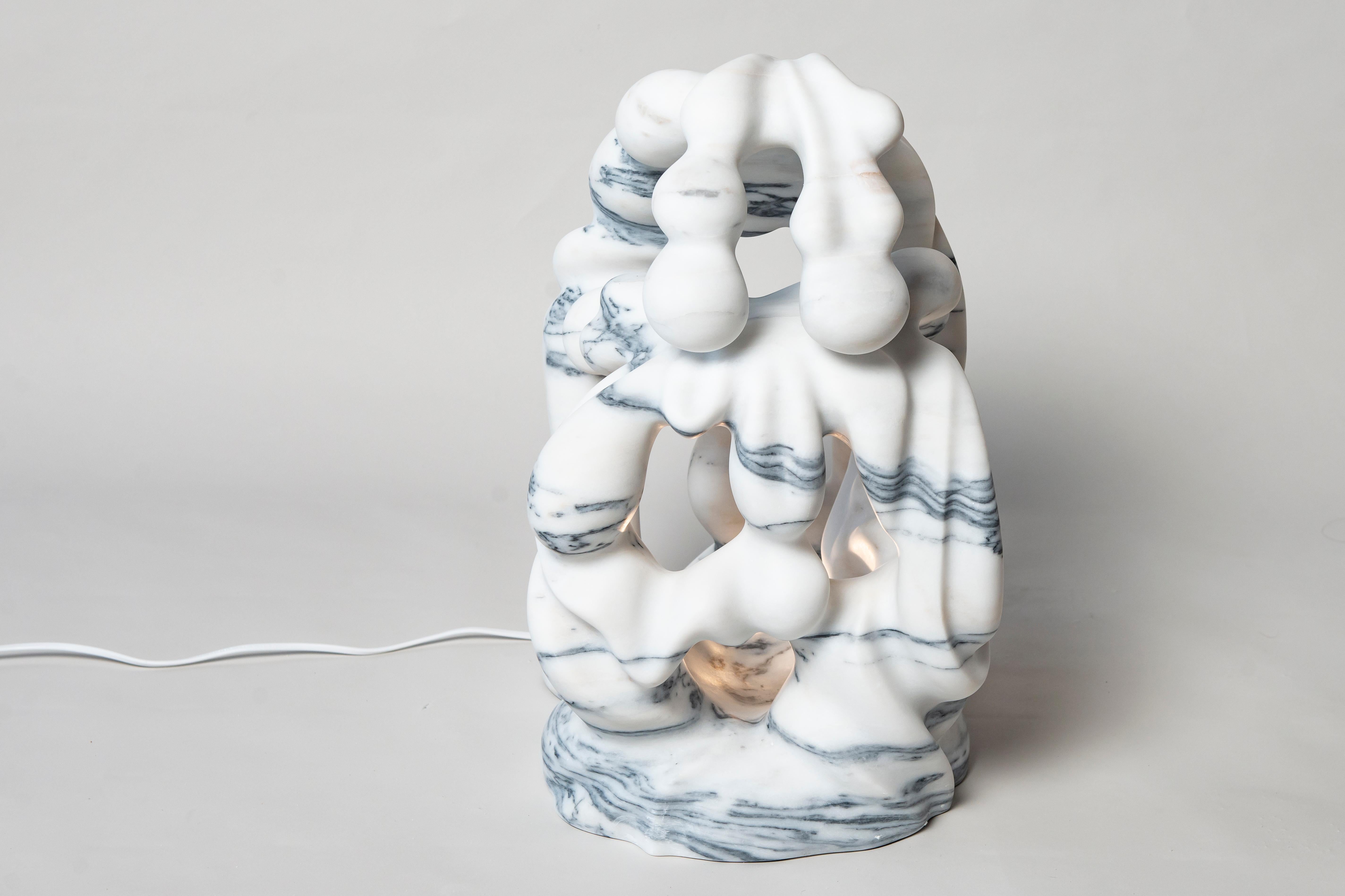 Ahyi Handmade Table Lamp in White Marble by MANTA Handmade Stone Designs (lampe de table en marbre blanc faite à la main) en vente 6