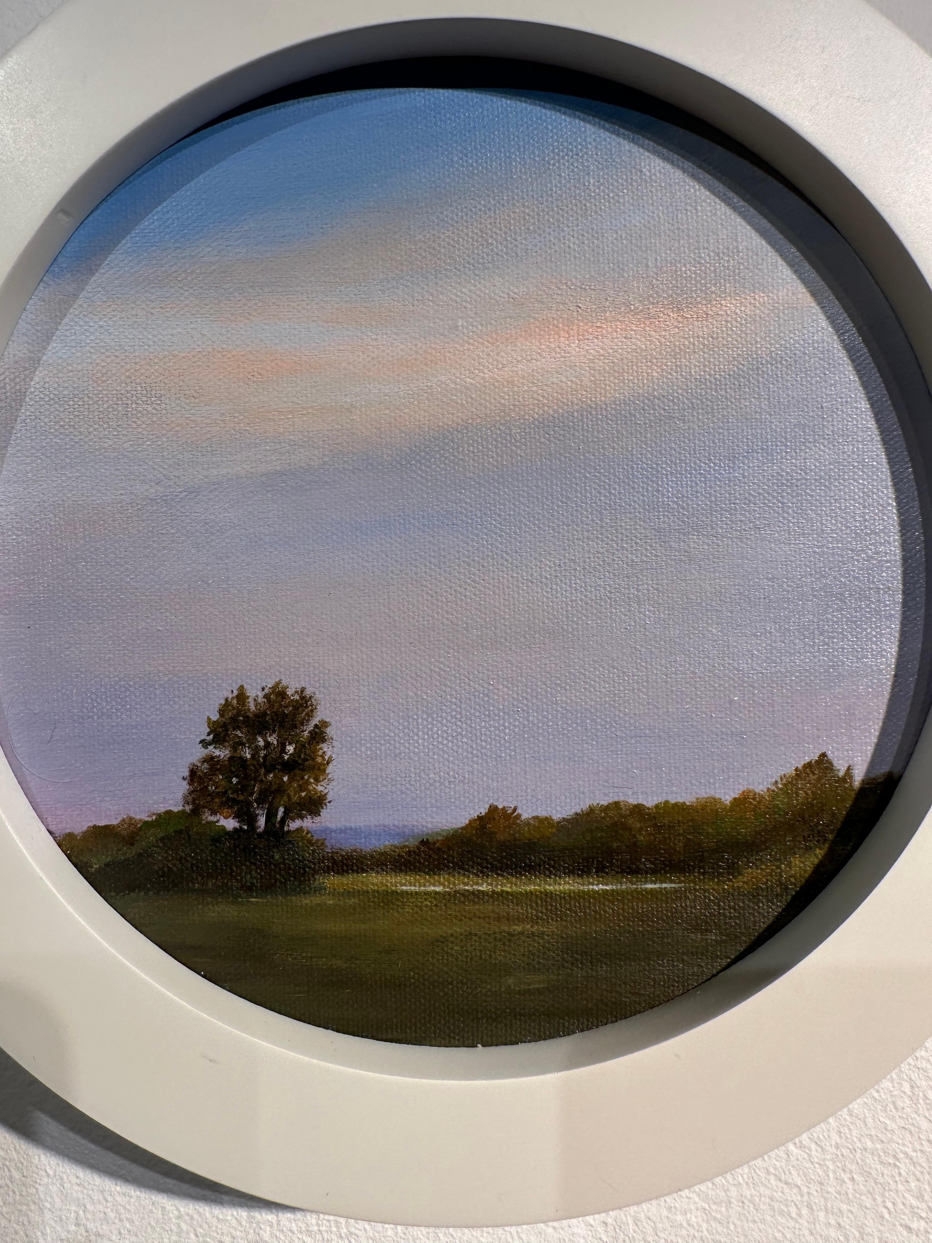 Vicino al crepuscolo - Quadro circolare di un cielo rosa su un campo, pittura ad olio originale - Painting di Ahzad Bogosian