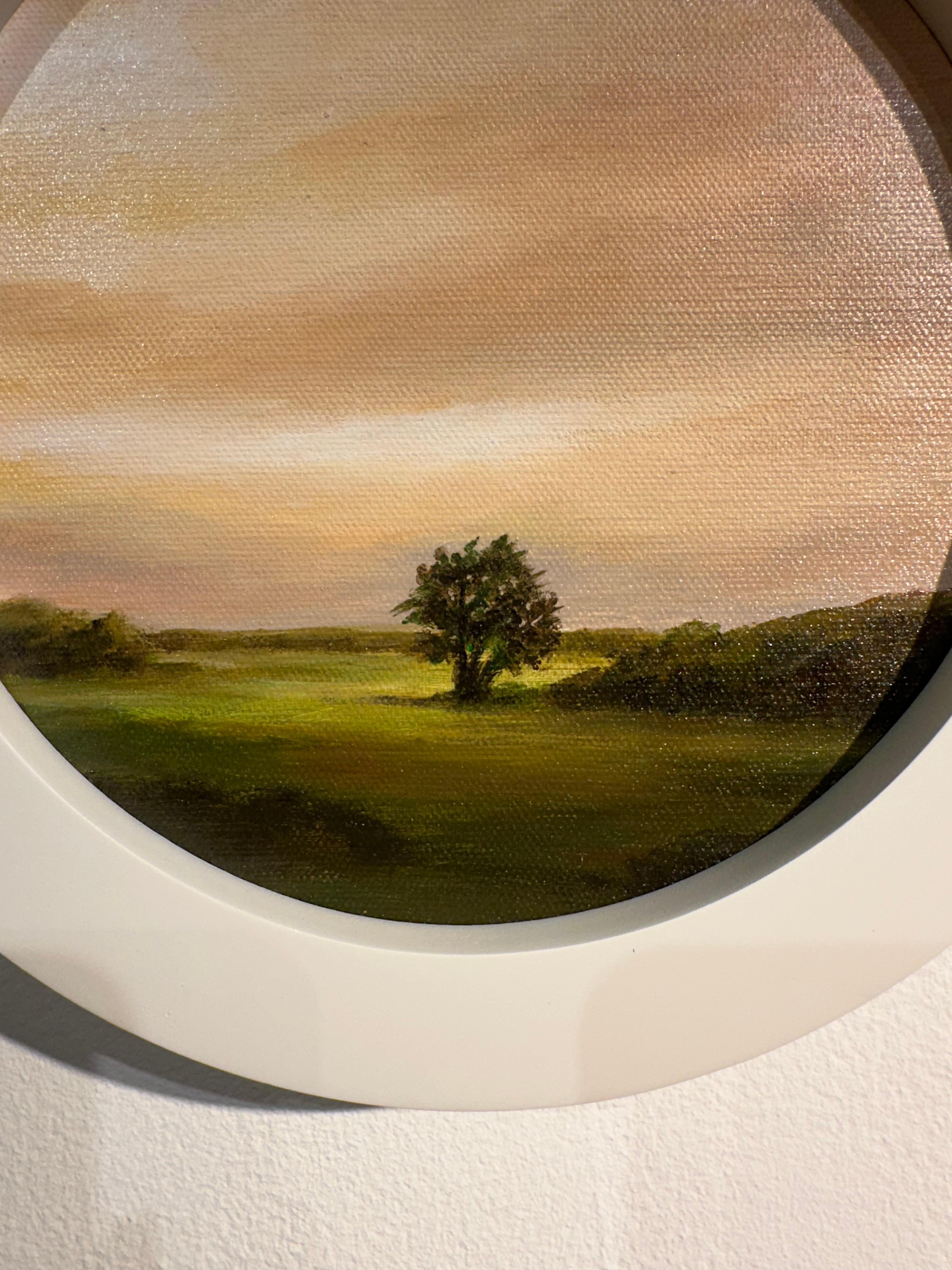 Albero e pascolo - Cielo arancione sul campo, Pittura ad olio originale, Formato tondo - Landscape Painting Beige di Ahzad Bogosian