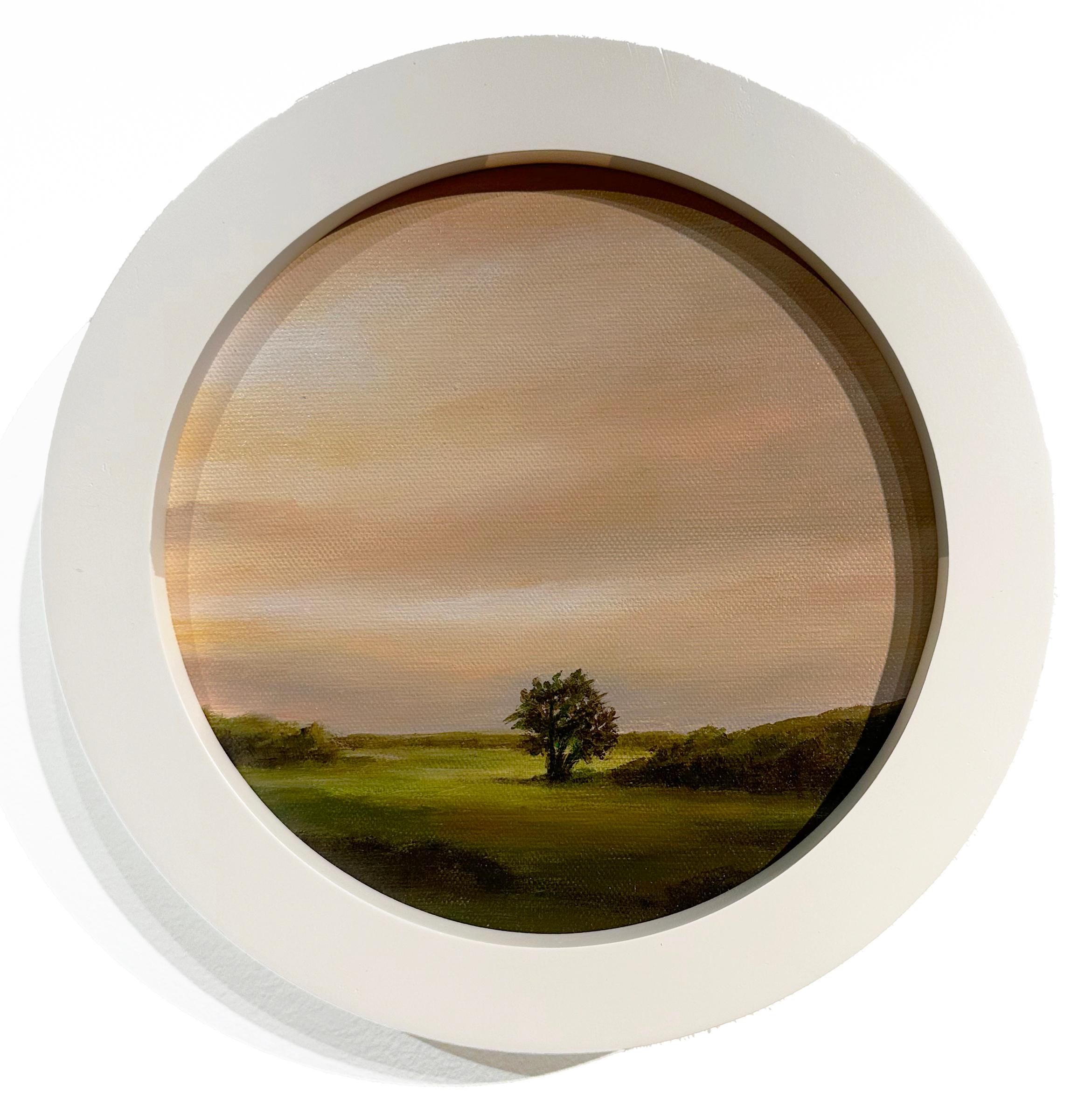 Albero e pascolo - Cielo arancione sul campo, Pittura ad olio originale, Formato tondo in vendita 1