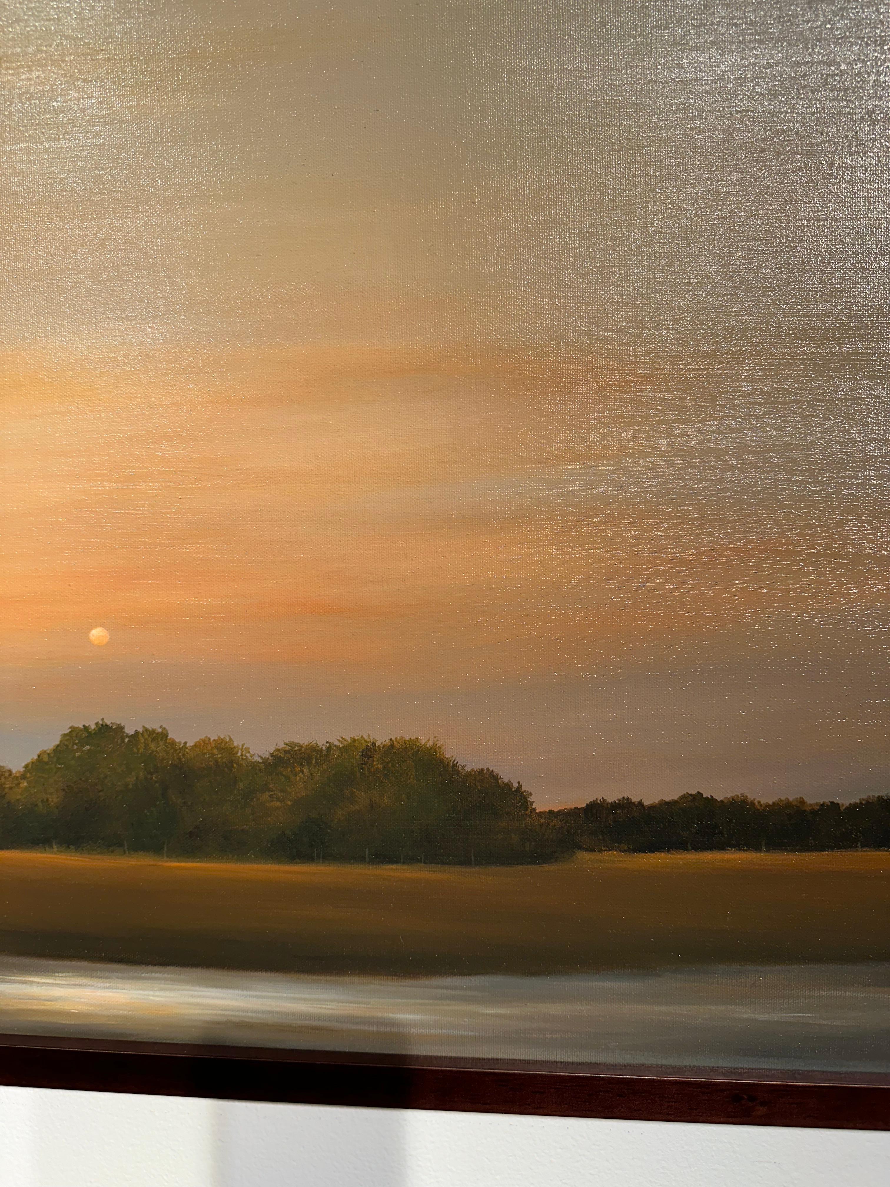Crepúsculo en el arroyo - Cielos anaranjados sobre el campo y el río, Pintura al óleo original - Painting de Ahzad Bogosian