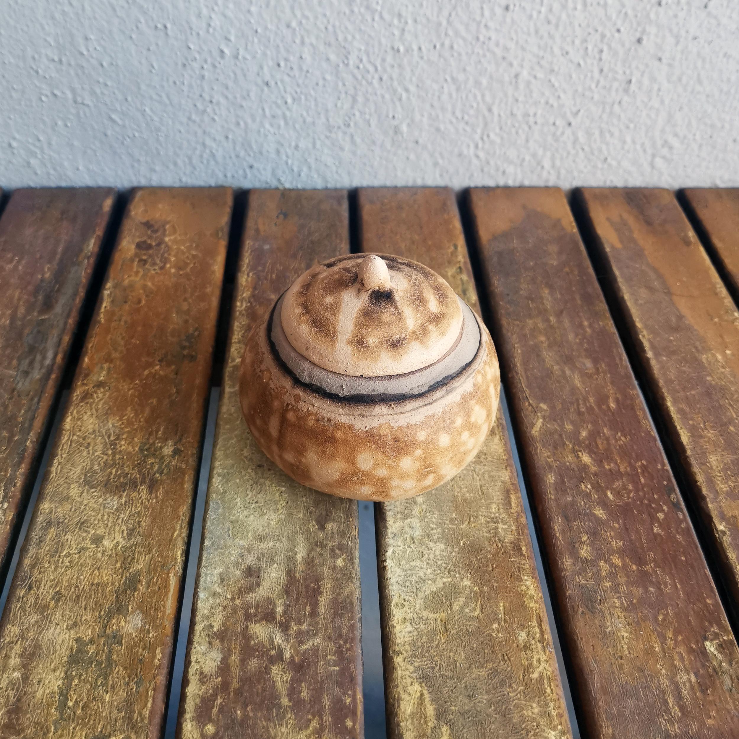 Ai ~ Love

Our Ai Mini Urn is our smallest design in this range. It is a half-palm sized piece that is best used to keep visual representation of the memory of a loved one. This urn can be sealed permanently.

Height : 1.8in ( 4.5cm )
Width :