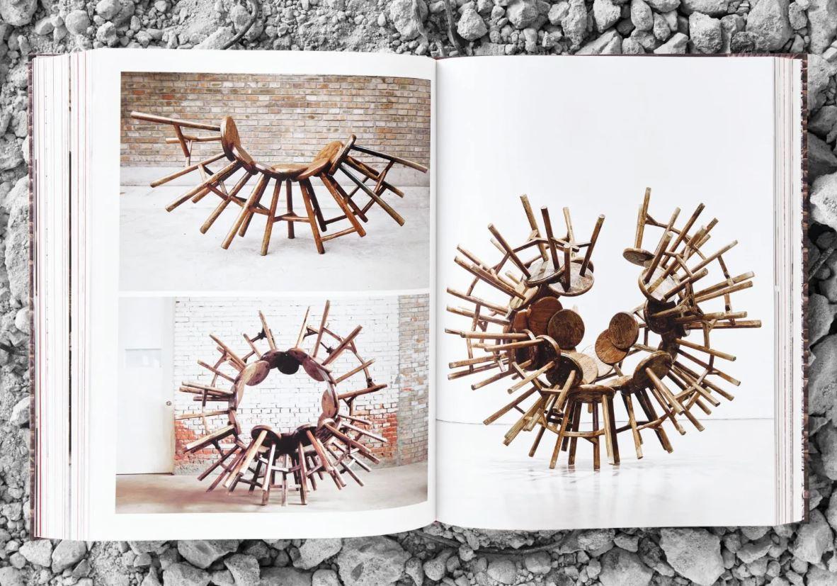 Ai Weiwei Livre collector signé en édition limitée avec écharpe en soie par TASCHEN en vente 2