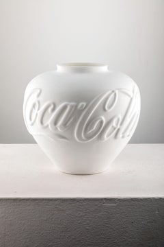 Vases noirs et blancs (set de 2), 2024 par Ai Weiwei, verre de Murano