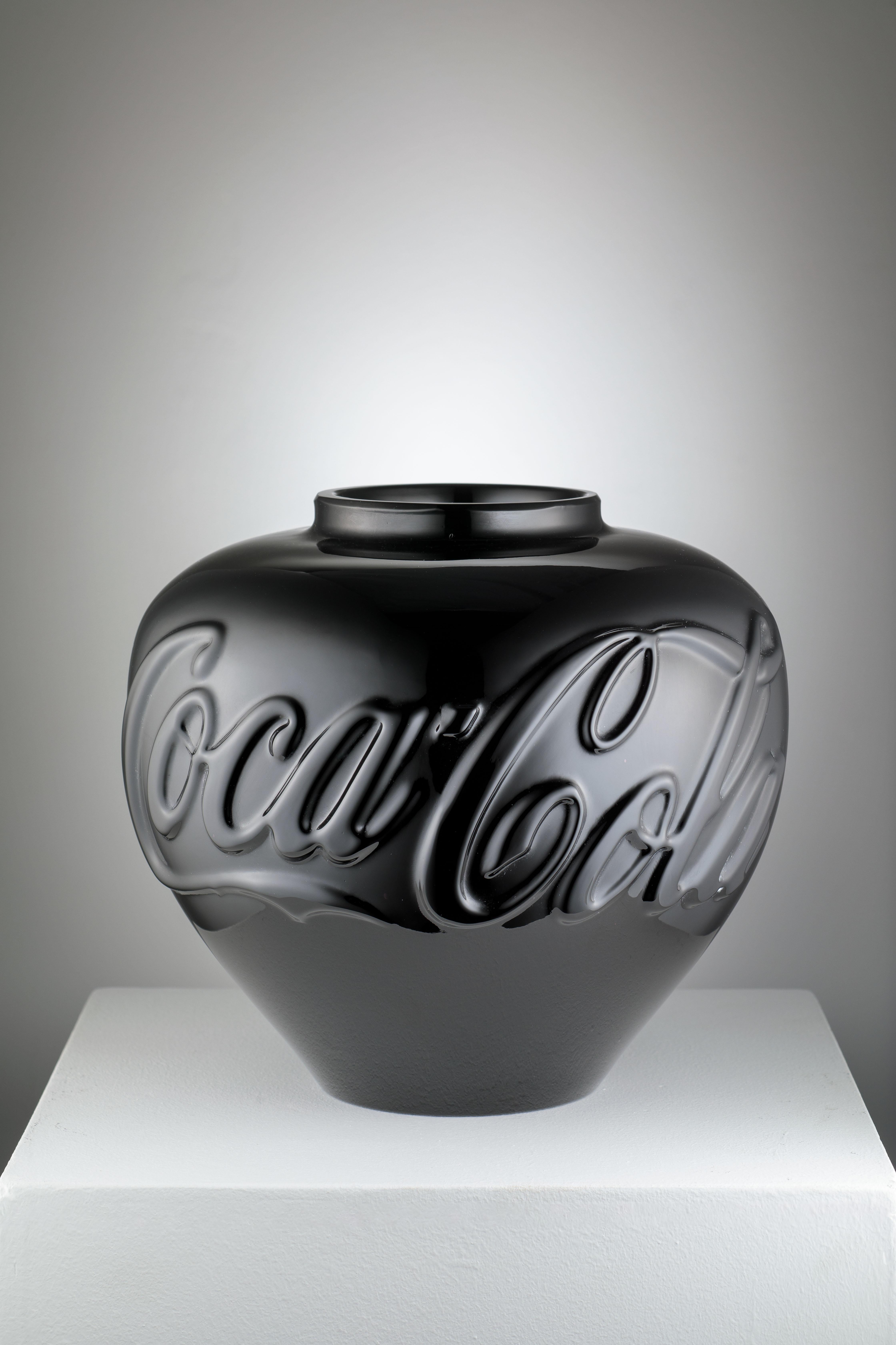 Vasi in bianco e nero (set di 2), 2024 di Ai Weiwei, vetro di Murano in vendita 2