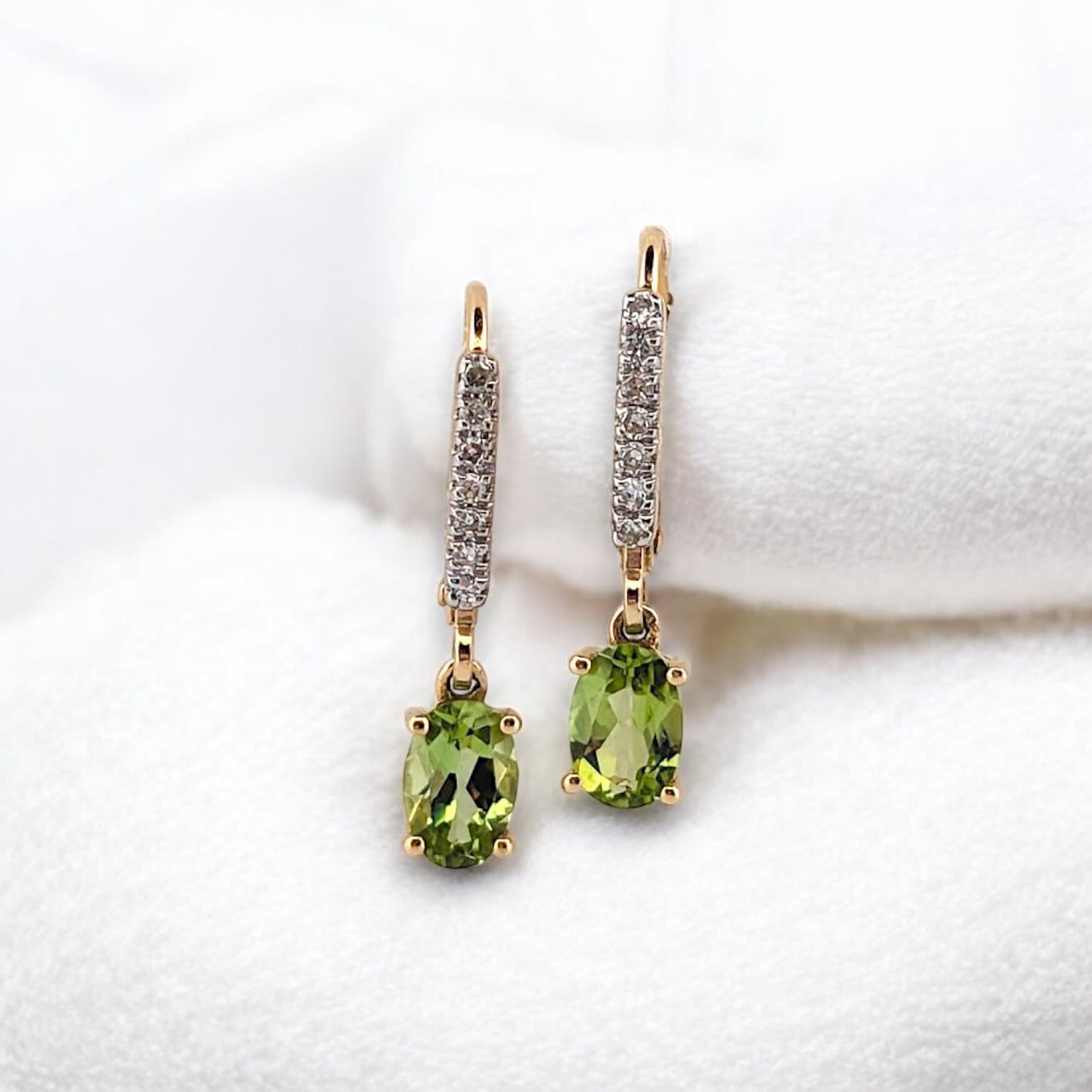 Orecchini Aida  Orecchini con diamanti e smeraldi in oro giallo 10k  Gioielli di lusso In condizioni Nuovo in vendita a Greeneville, TN