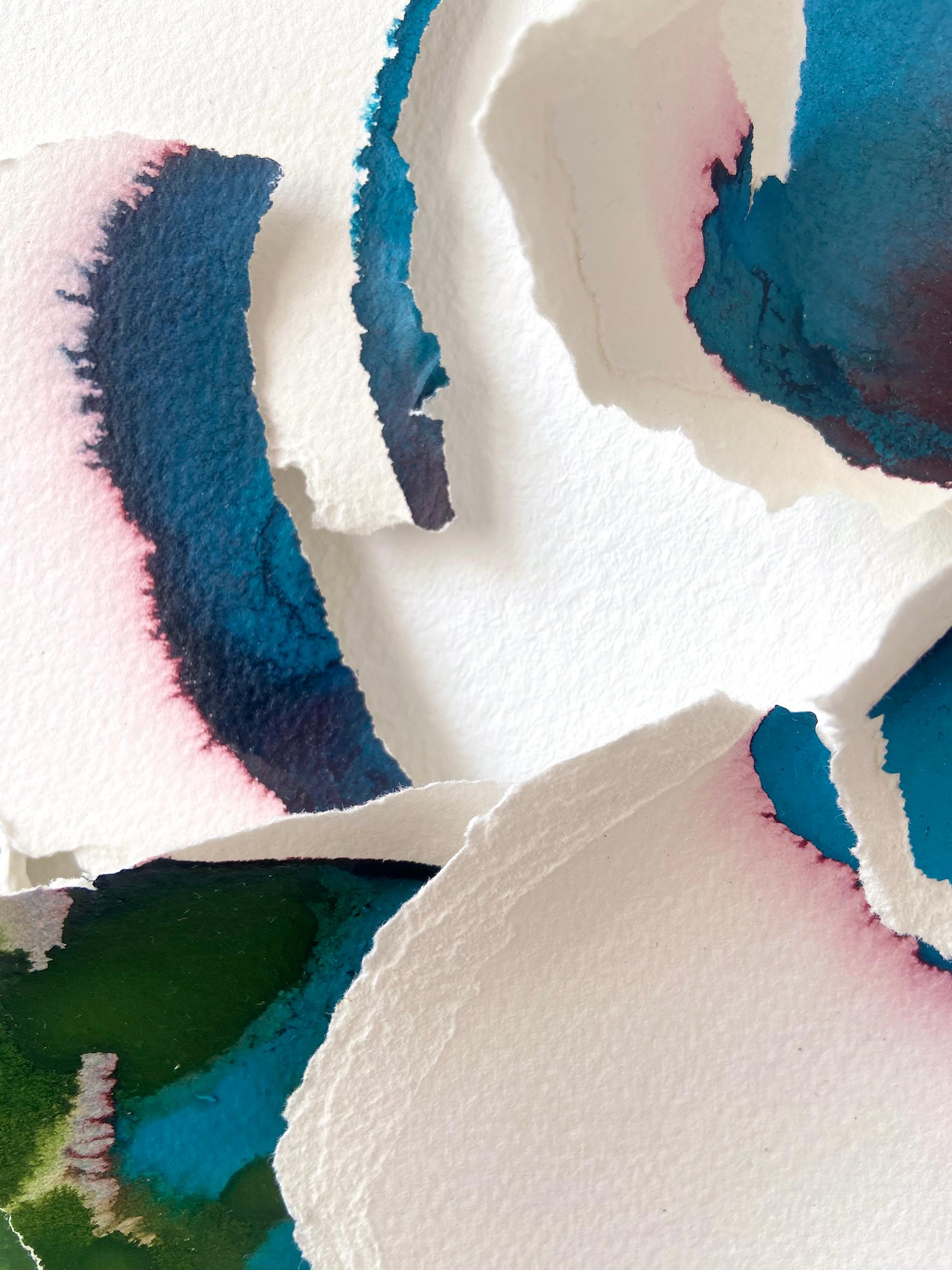 Aida experiences resilience: she paints, she breaks and she rebuilds. Watercolor, subtle and delicate, turns into great sculpture. The beauty of scars in her work — imperfect and fragile — as well as the voluptuous nature of the paper used make Aida