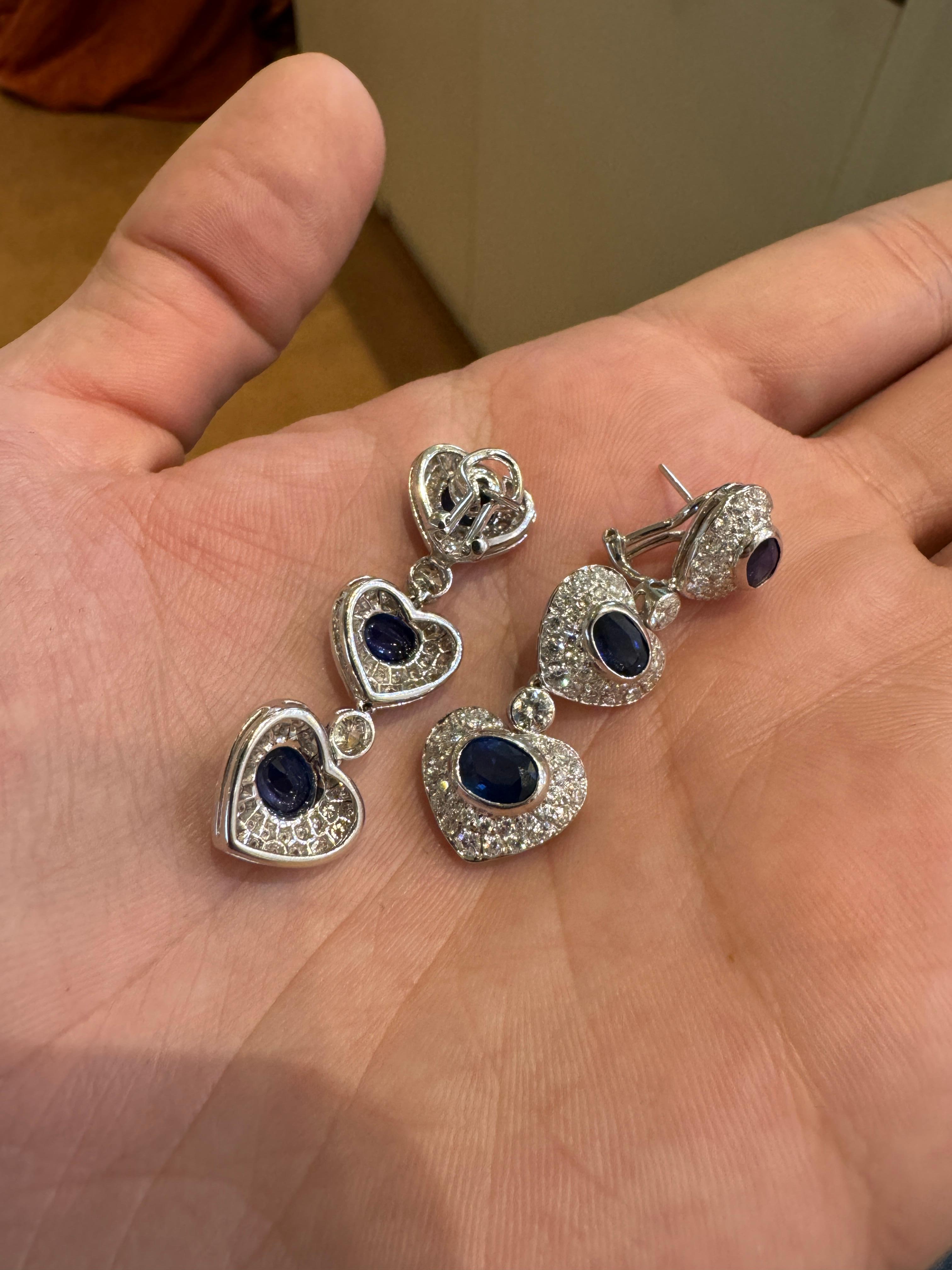 Women's  AIG 4.00 ct Blue Sapphires 3.85 ct Pavé Diamonds F - VS Heart Pendant Earrings For Sale
