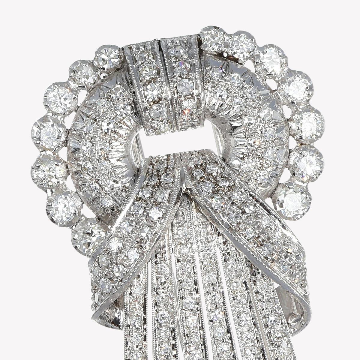 Brilliant Cut AIG 6.90 ct White Diamonds Bow Brooches Brilliant & Single Cut Vintage Pendant For Sale