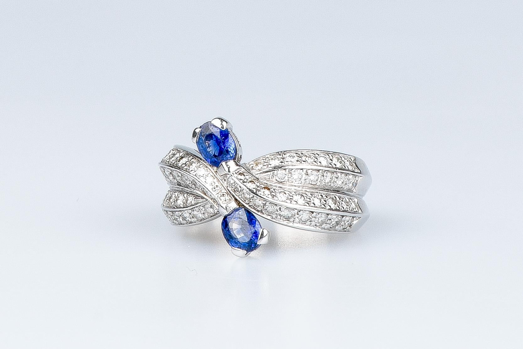 Women's AIG certified 0.80 carat sapphires - 0.64 carat round brillant cut diamonds ring For Sale