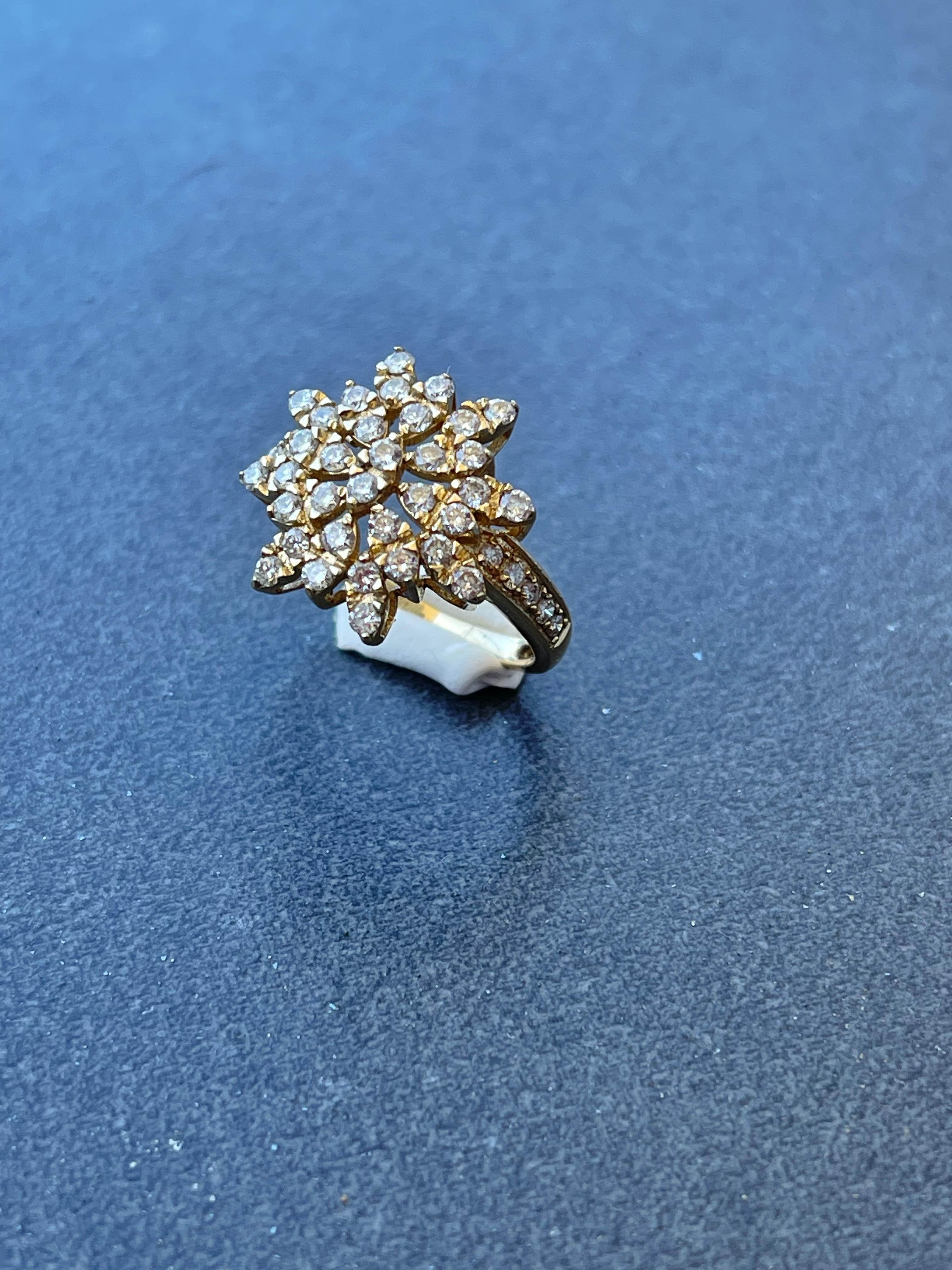 AIG Certified Sun Shaped Diamonds Gold Cocktail Engagement Ring  In New Condition For Sale In Viana do Castelo, PT