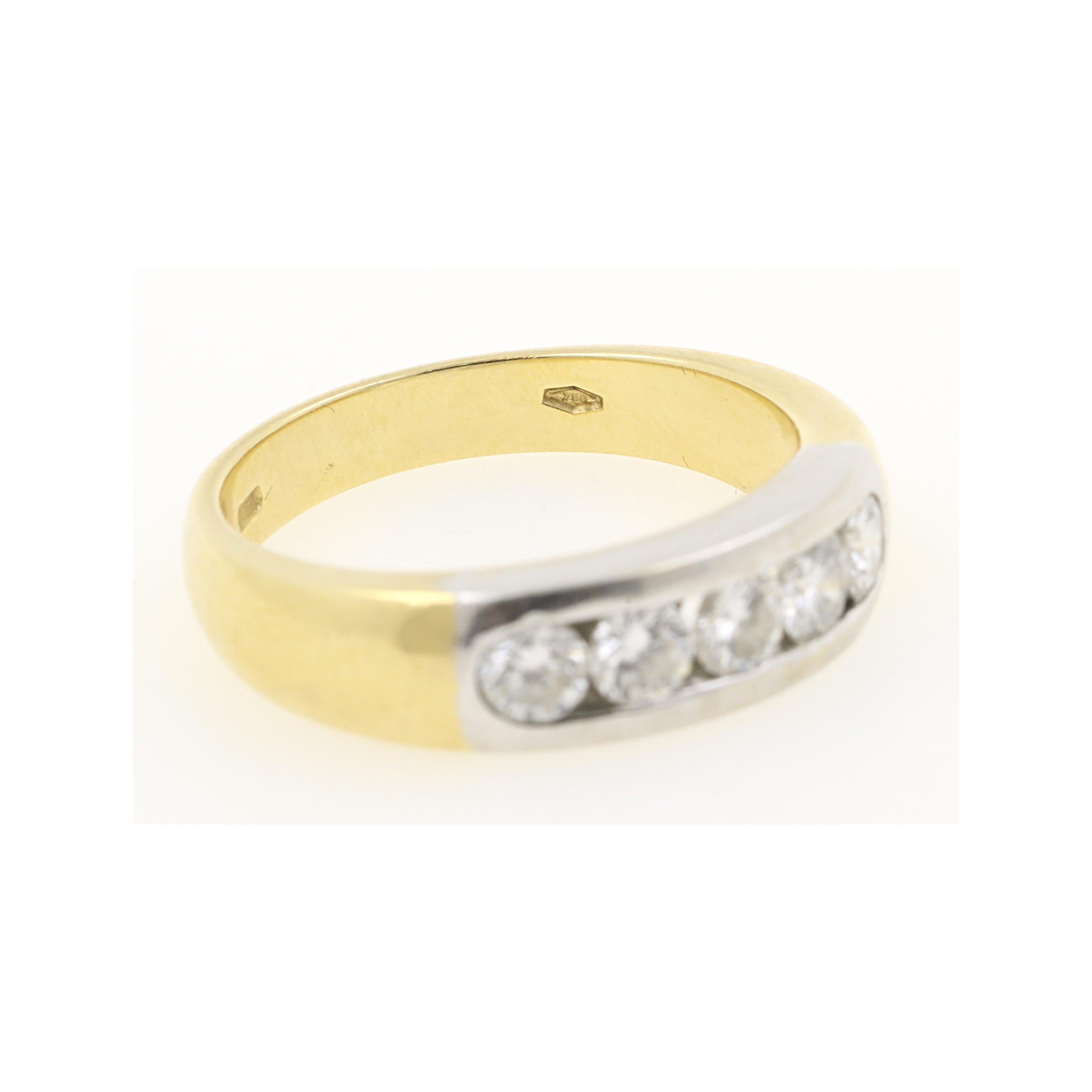 Round Cut AIG Certified 1 Carat Bridal Ring on 18K Yellow Gold