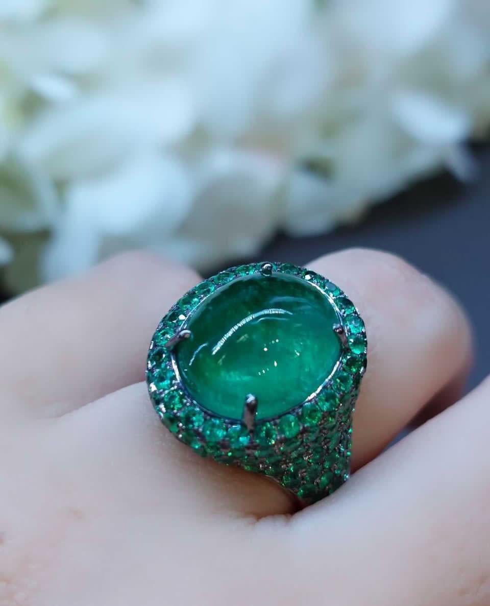 Cabochon  AIG Certified 10 Carat Zambian Emerald 18K Gold Ring For Sale