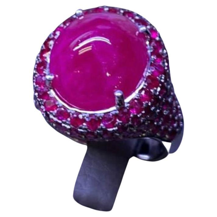 An exquisite contemporary design, so beautiful and elegant, perfect for modern ladies.
Ring come in 18k gold with a important natural Burma Ruby in cabochon cut of 10 carats, excellent quality, spectacular volo, and rubies in round brilliant cut of