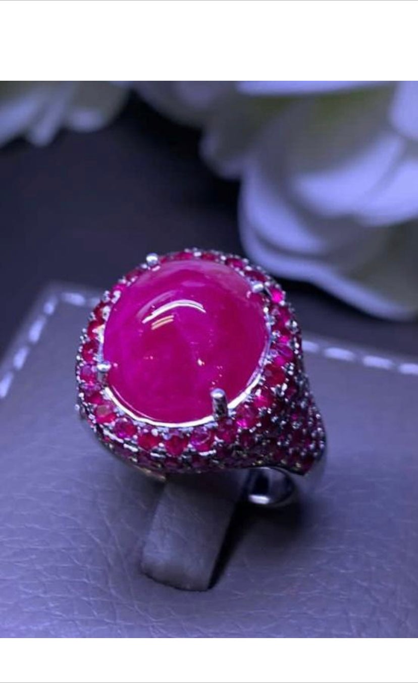 Contemporary AIG Certified 10 Carats  Natural Burma Ruby 18K Gold Ring  For Sale