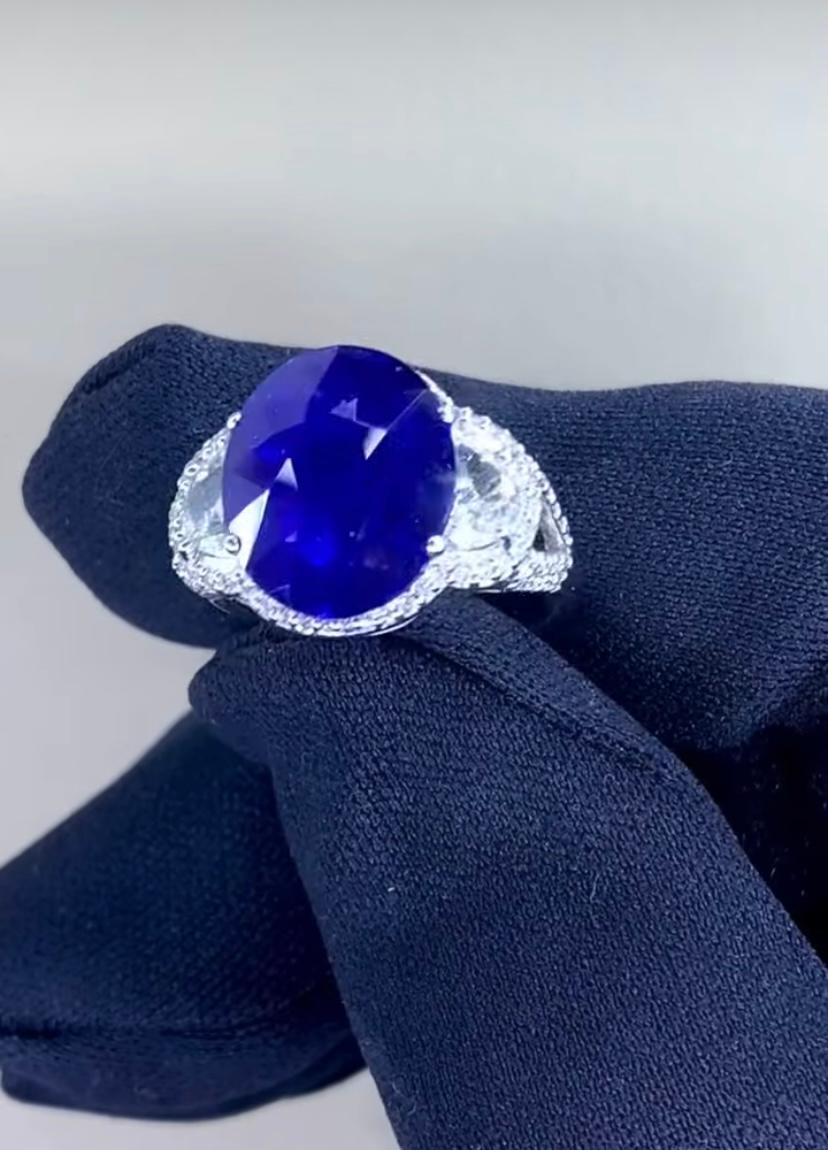 AIG Certified 10.00 Carat Ceylon Blue Sapphire 1.40 Ct Diamonds 18K Gold Ring For Sale 1