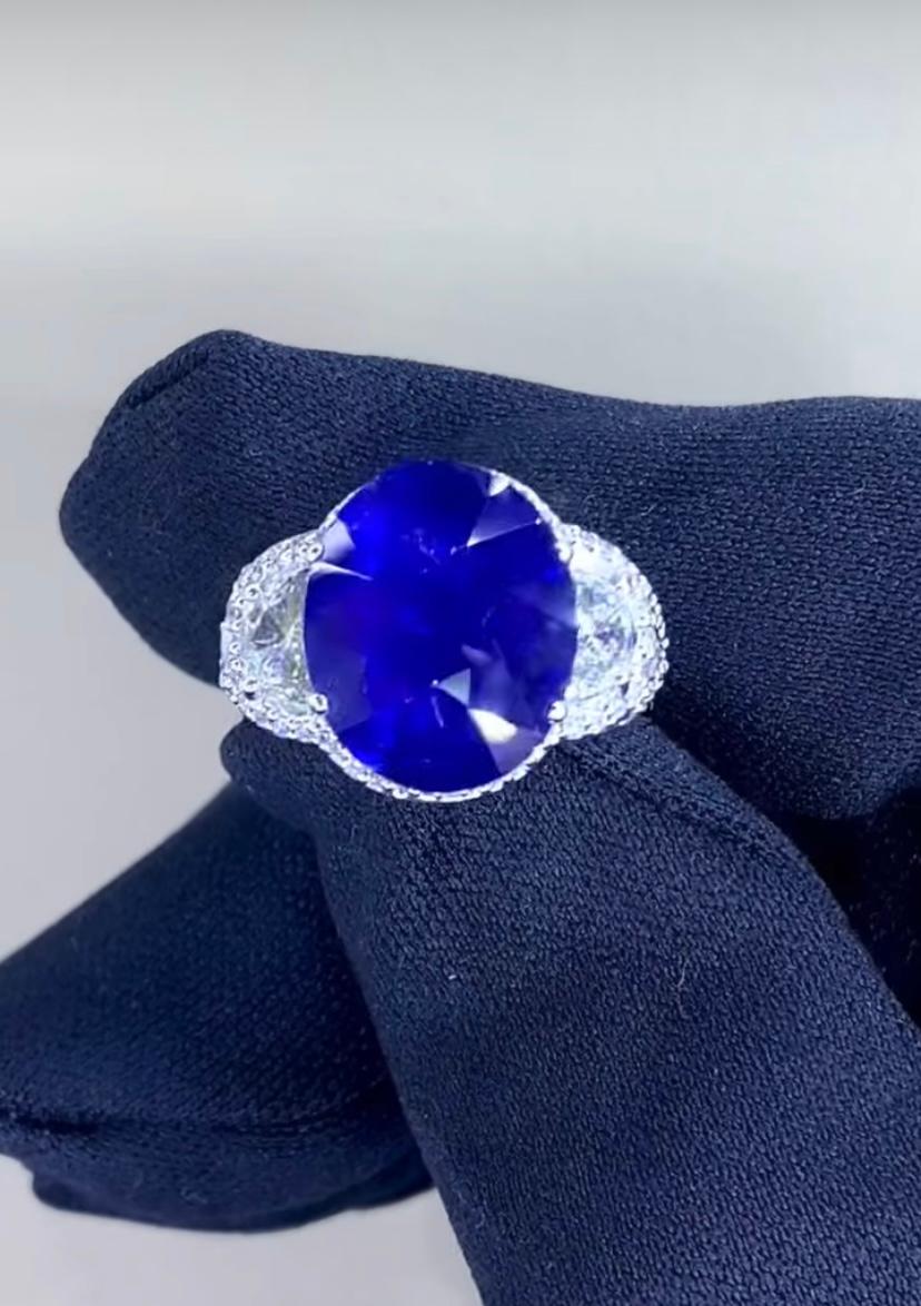 AIG Certified 10.00 Carat Ceylon Blue Sapphire 1.40 Ct Diamonds 18K Gold Ring For Sale 2