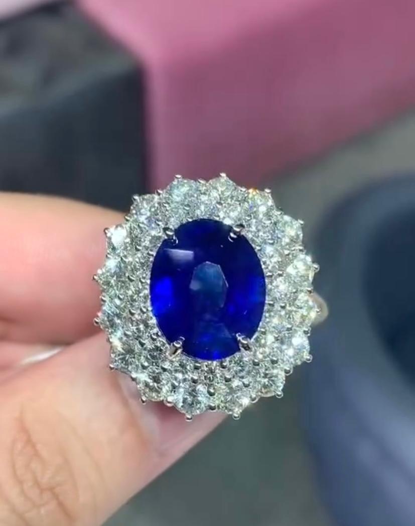 Women's IGL Certified 10.00 Carat Ceylon Sapphire 6.50 Ct Diamonds 18K Gold Ring For Sale