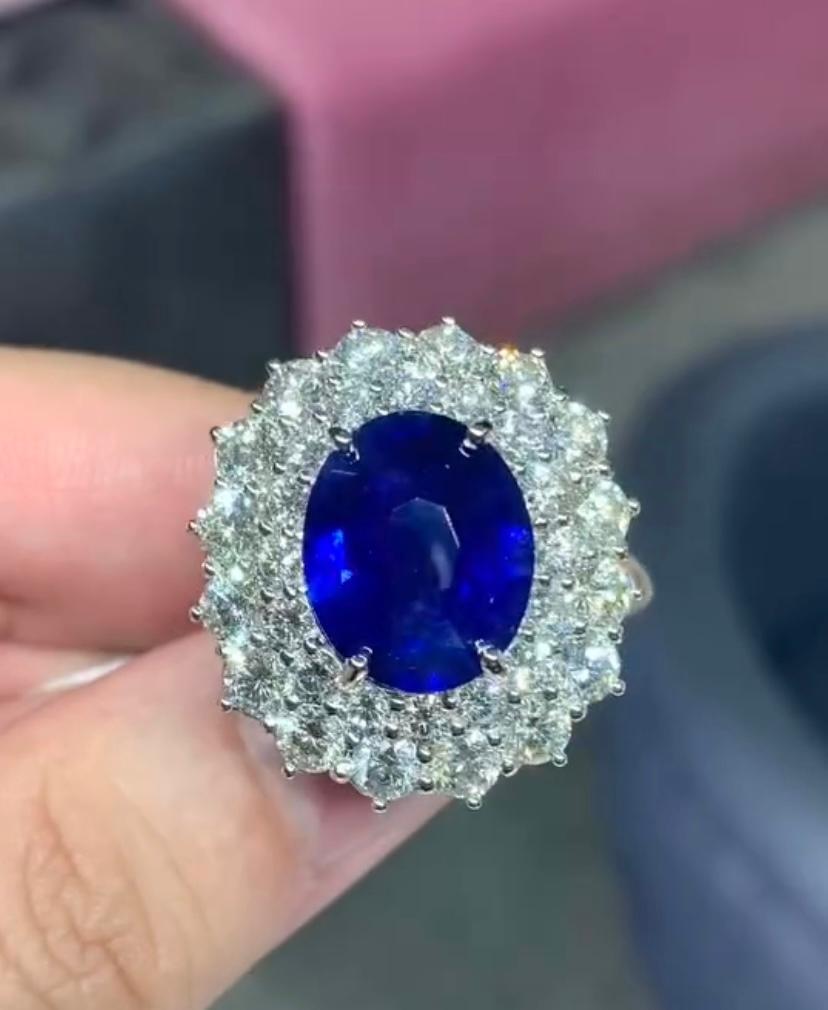 IGL Certified 10.00 Carat Ceylon Sapphire 6.50 Ct Diamonds 18K Gold Ring For Sale 1
