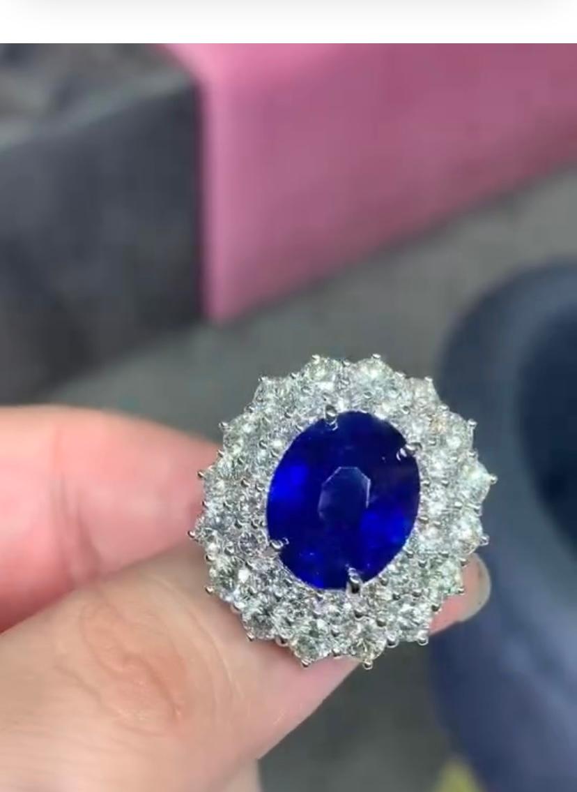 IGL Certified 10.00 Carat Ceylon Sapphire 6.50 Ct Diamonds 18K Gold Ring For Sale 2