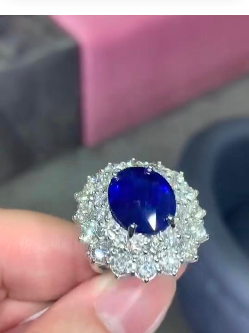 IGL Certified 10.00 Carat Ceylon Sapphire 6.50 Ct Diamonds 18K Gold Ring For Sale 3