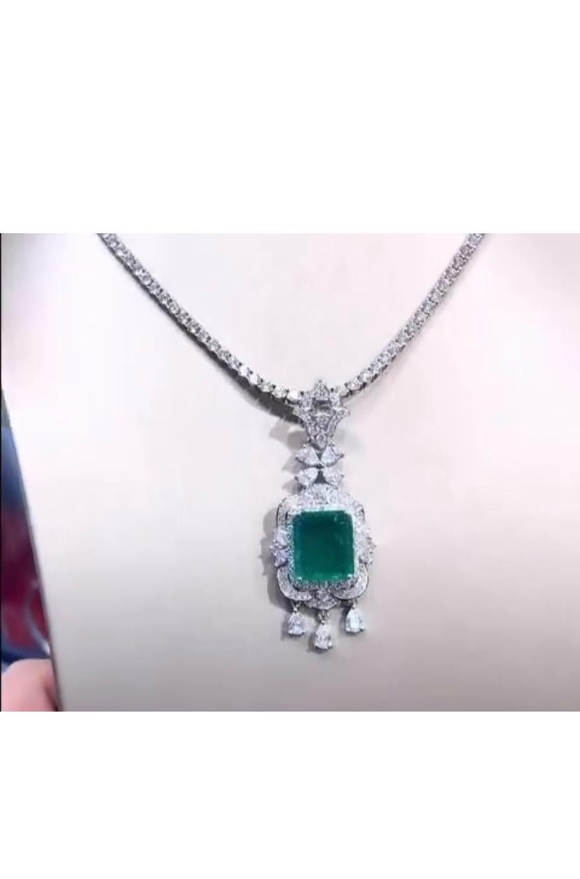 A captivating piece that boasts a vibrant Emerald , adding a unique and elegant touch to the necklace .
The accompanying diamonds , radiating with a mesmerizing shine, enhance the overall grandeur of this exquisite piece, making it a true statement