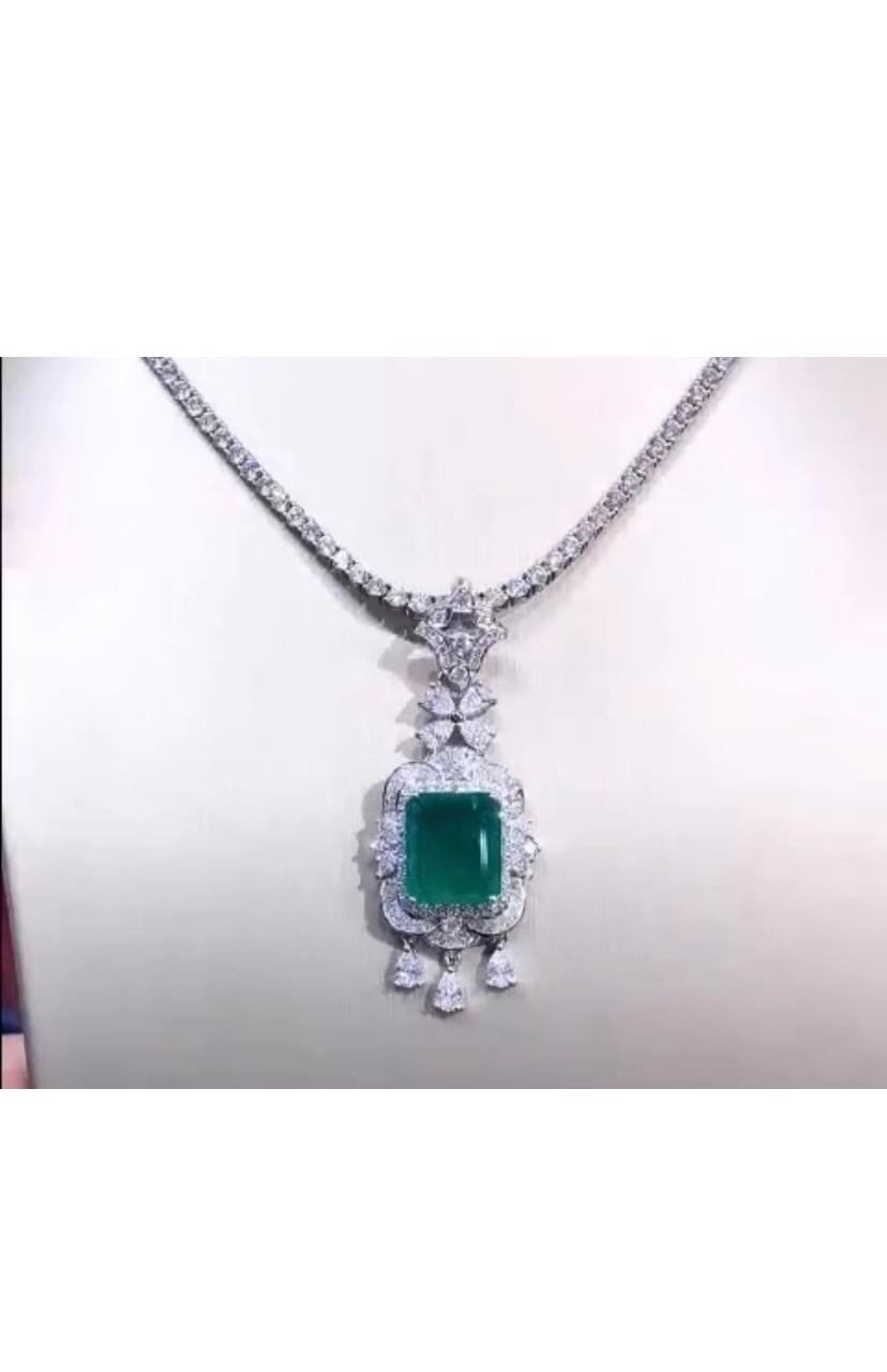 AIG Certified 10.00 Carat Zambian Emerald  4.10 Ct Diamonds 18K Gold Pendant  In New Condition For Sale In Massafra, IT