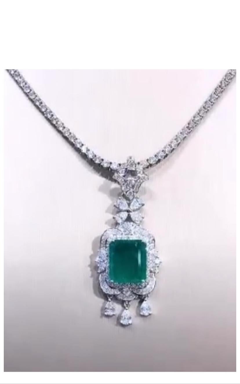 Women's or Men's AIG Certified 10.00 Carat Zambian Emerald  4.10 Ct Diamonds 18K Gold Pendant  For Sale