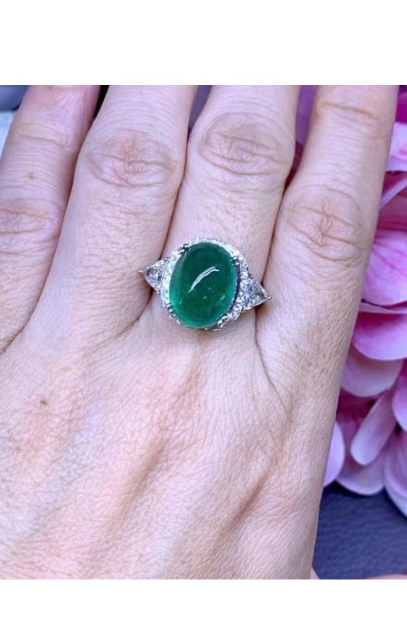 Women's AIG Certified 10.00 Carats Zambian Emerald  Diamonds 18K Gold Ring For Sale
