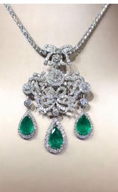 Art Deco 18k Gold Emerald and Diamond Pendant/Brooch, 10ct & 6.7ct