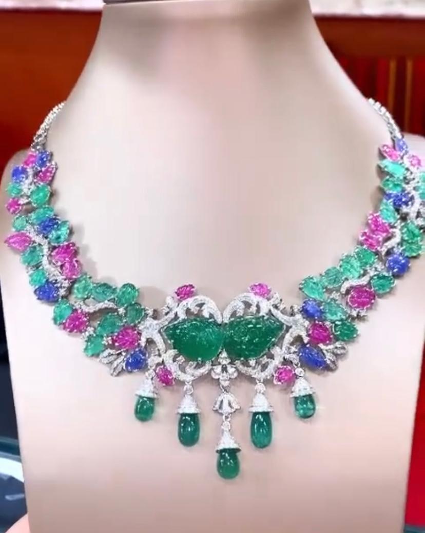 Women's AIG Certified 102.00 Ct Untreated Zambia Emeralds Burma Rubies Sapphire Necklace For Sale