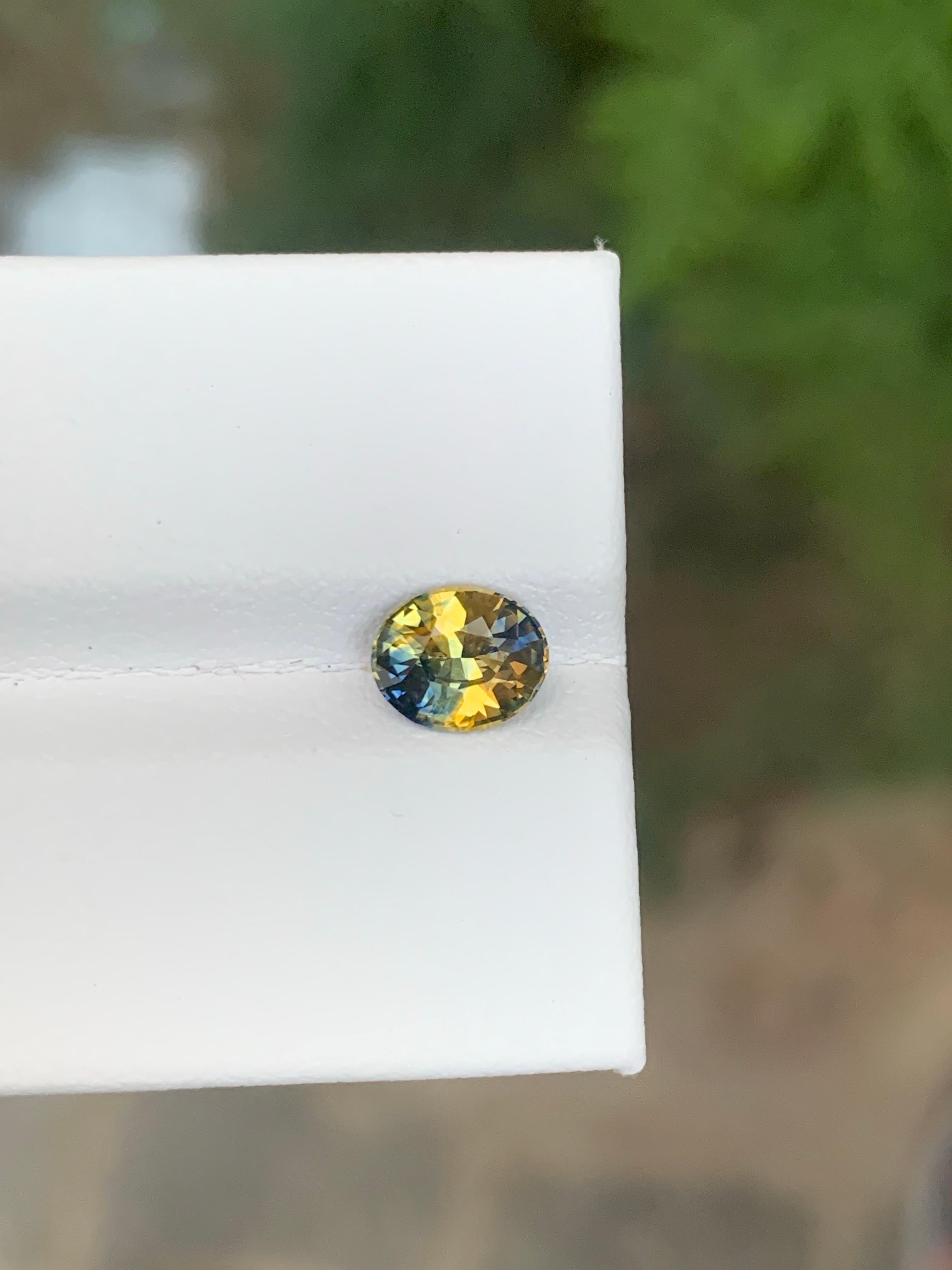 Zaffiro bicolore naturale sfuso certificato AIG da 1,04 carati del Madagascar In condizioni Nuovo in vendita a Peshawar, PK