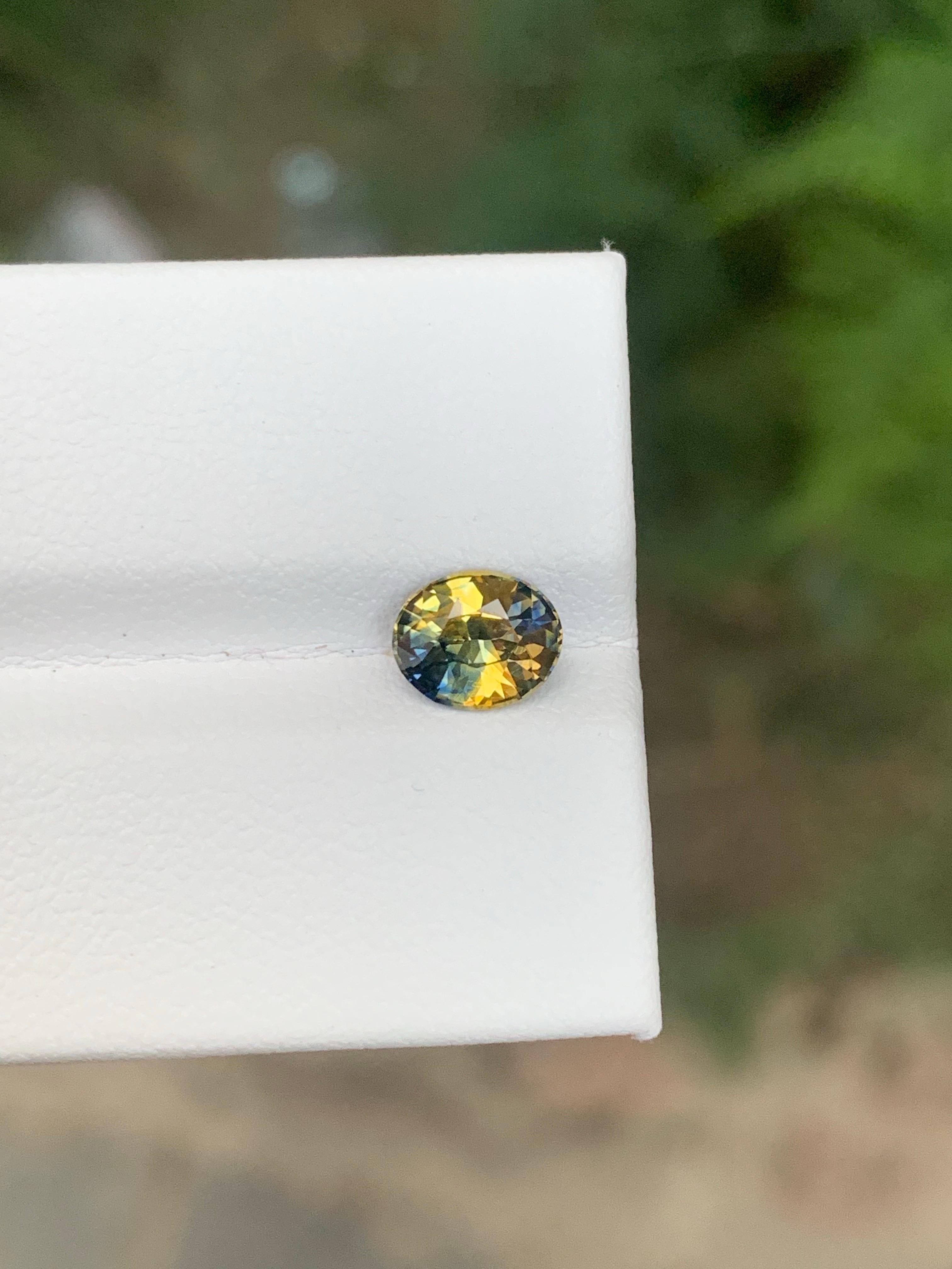 da uomo o donna Zaffiro bicolore naturale sfuso certificato AIG da 1,04 carati del Madagascar in vendita