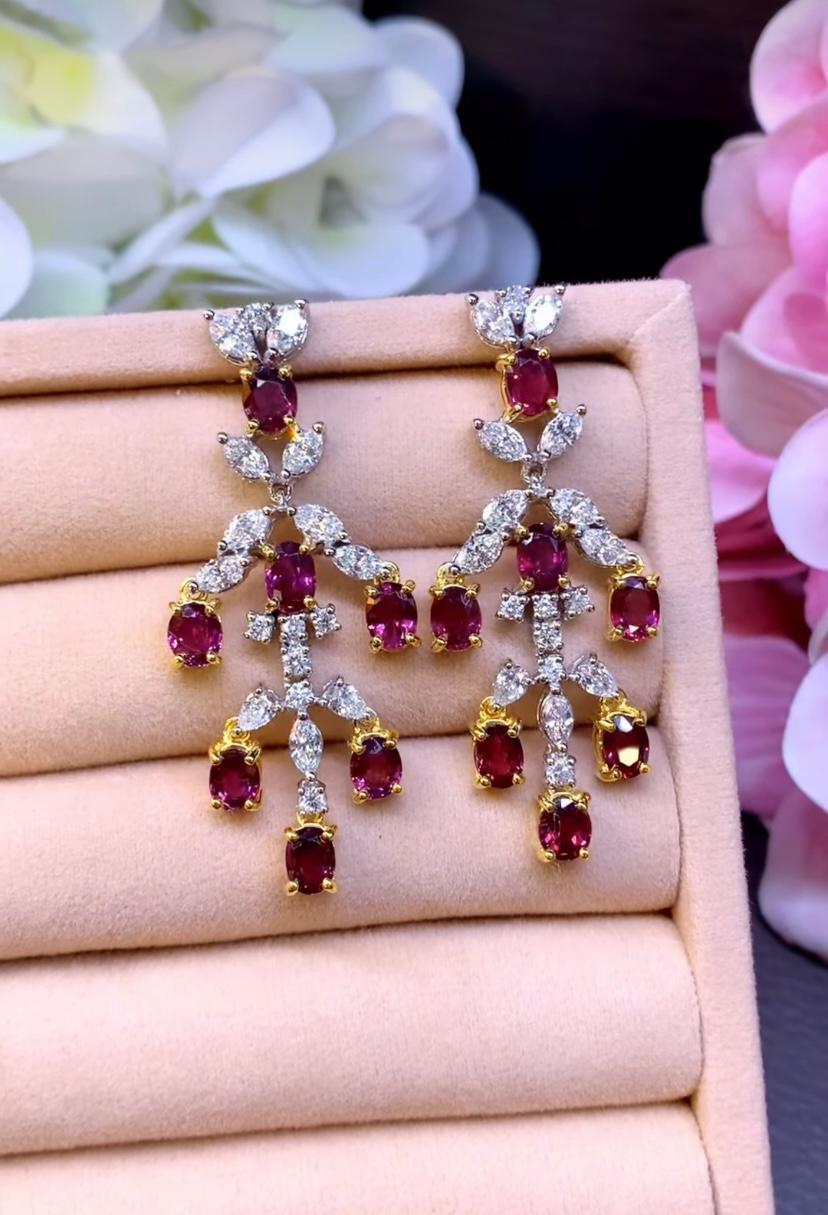 Mixed Cut AIG Certified 11.00 Carats Siam Rubies 3.90 Ct Diamonds 18K Gold Earrings For Sale