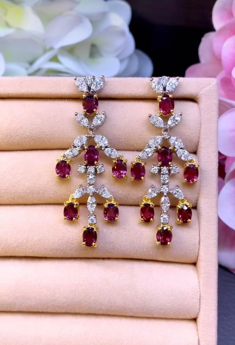 AIG Certified 11.00 Carats Siam Rubies 3.90 Ct Diamonds 18K Gold Earrings In New Condition For Sale In Massafra, IT