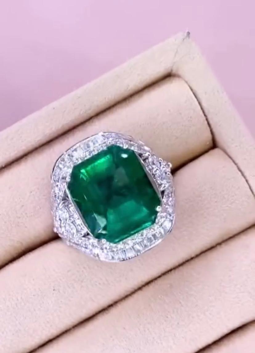Taille mixte Bague certifiée AIG avec émeraude de Zambie de 11,00 carats et diamants naturels de 2,30 carats en vente