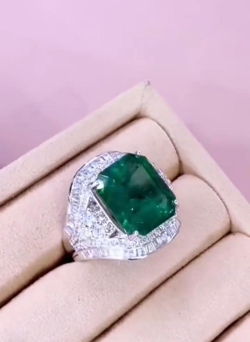 Bague certifiée AIG avec émeraude de Zambie de 11,00 carats et diamants naturels de 2,30 carats Pour femmes en vente