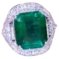 AIG Certified 11.00 Carats Zambian Emerald 2.30 Carats Natural Diamonds Ring
