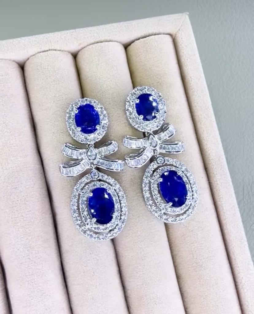 Taille ovale Boucles d'oreilles en or 18k certifiées AIG 11,00 ct saphirs de Ceylan 3,40 ct diamants en vente