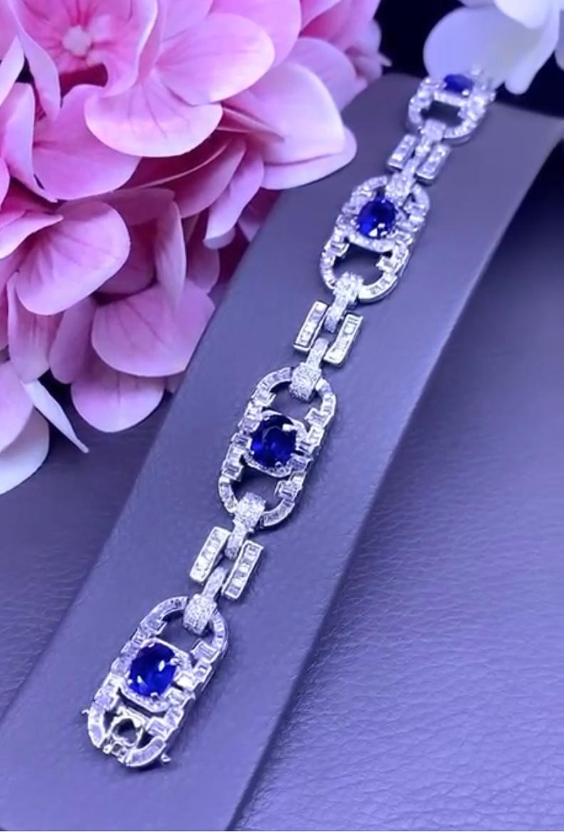 An exquisite bracelet in particular design, so elegant, fashion , a very glamour piece by Italian designer.
Bracelet come in 18k gold with 4 pieces of Natural Ceylon Sapphires, spectacular blue, extra fine quality , in perfect oval cut , of 11,10