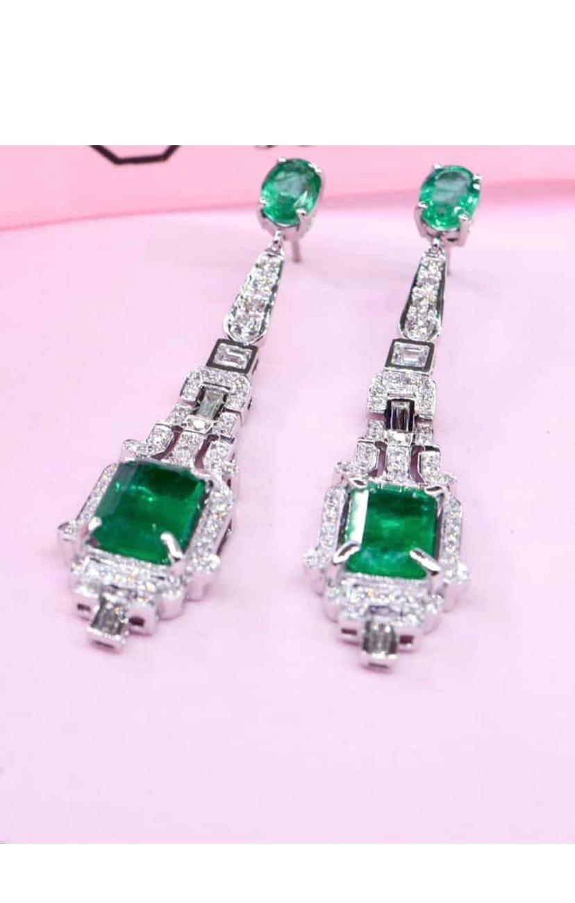 Taglio misto AIG Certified 11.50 Carat Zambian Emeralds 2.30 Ct Diamonds 18k Gold Earrings in vendita