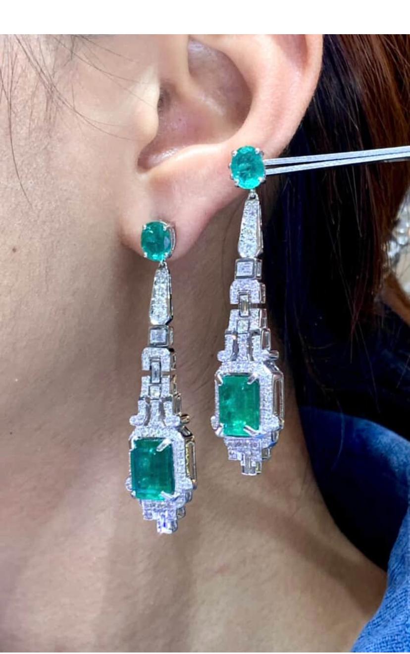 Donna AIG Certified 11.50 Carat Zambian Emeralds 2.30 Ct Diamonds 18k Gold Earrings in vendita