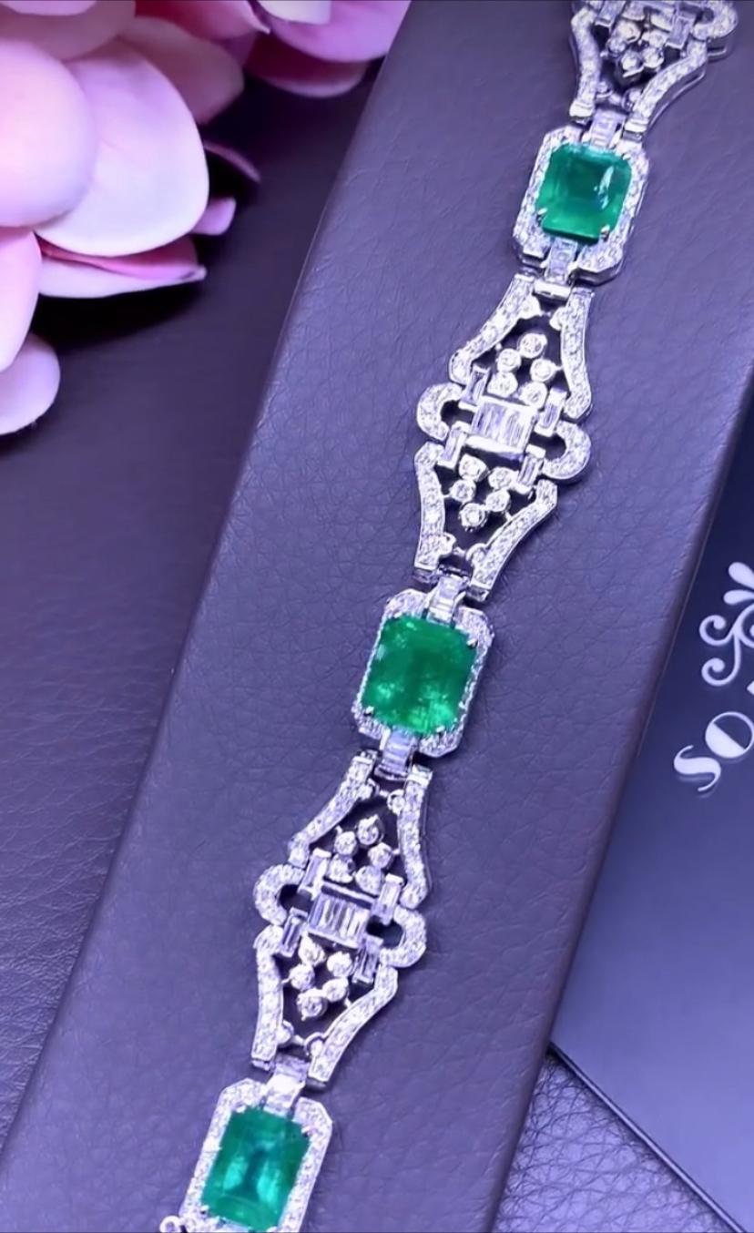 Women's or Men's AIG Certified 11.50 Carats Zambian Emeralds  4.40 Ct Diamonds 18K Gold Bracelet  For Sale